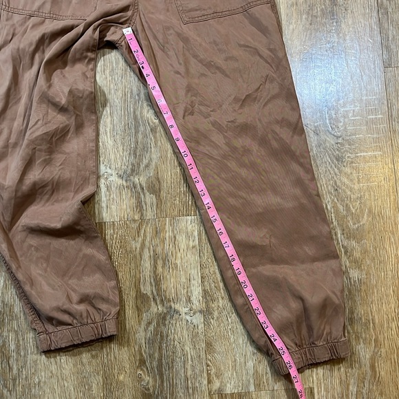 NWT Sanctuary Tencel Joggers in Praline Women's Medium M New Pants Brown Pockets - Picture 14 of 15
